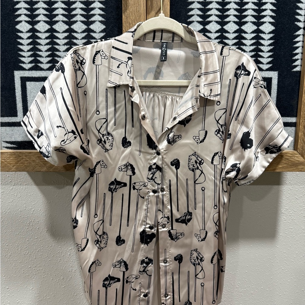 2 Fly Stick Horse Short Sleeve Snap